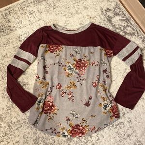 4 for 25$ Floral Top: rewind/ Large